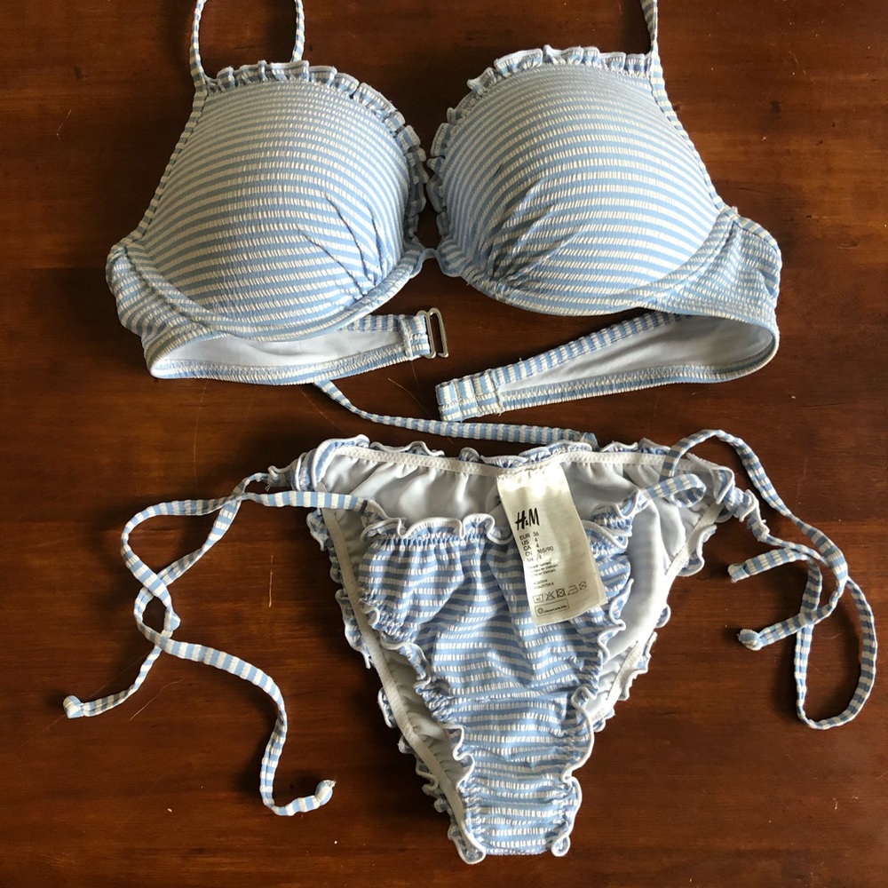 H&M bikini, scrunch, push up. 34C top, small bottoms. Lightly worn, like new
